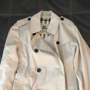 Women's Burberry Kensington Trench Coat US size 6